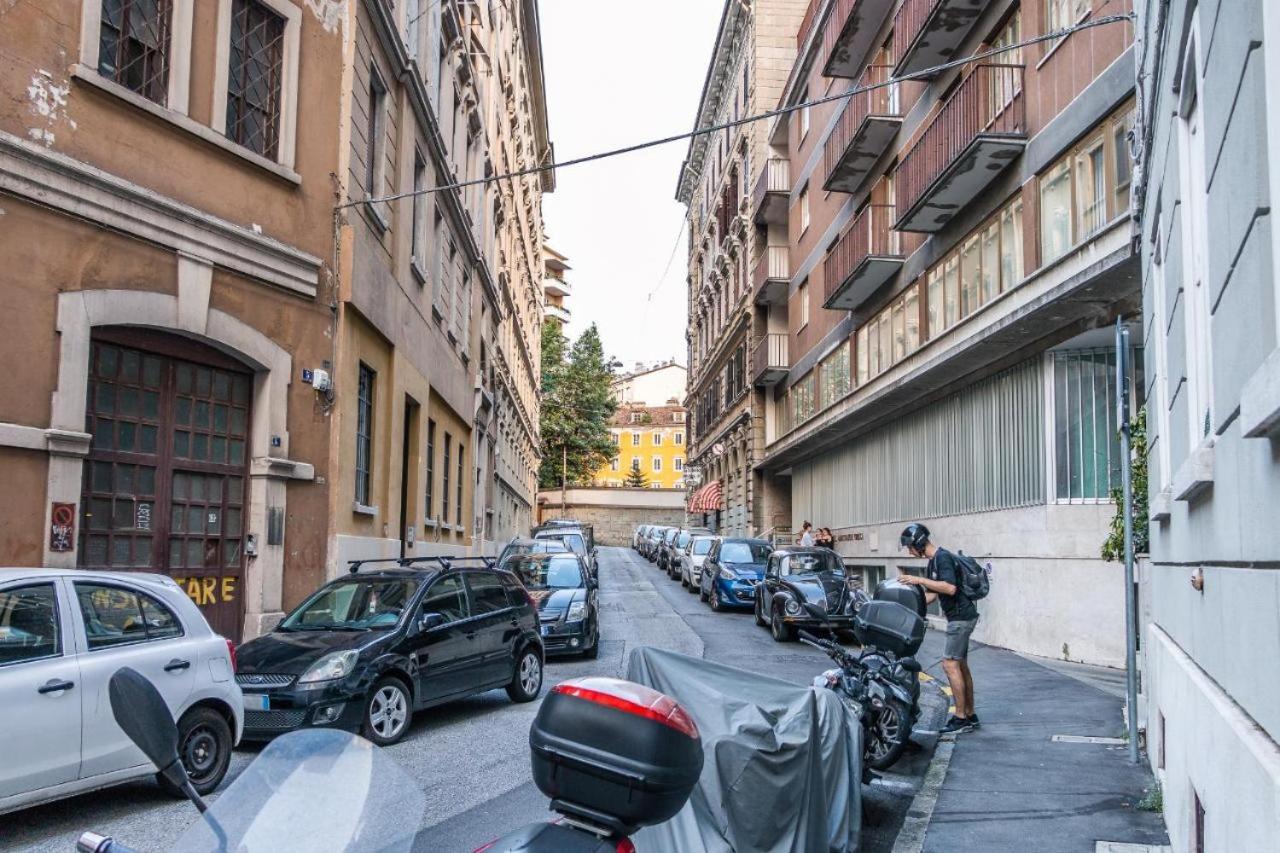 Elegante Appartamento Vicino Alla Stazione - Gold Trieste Exterior foto
